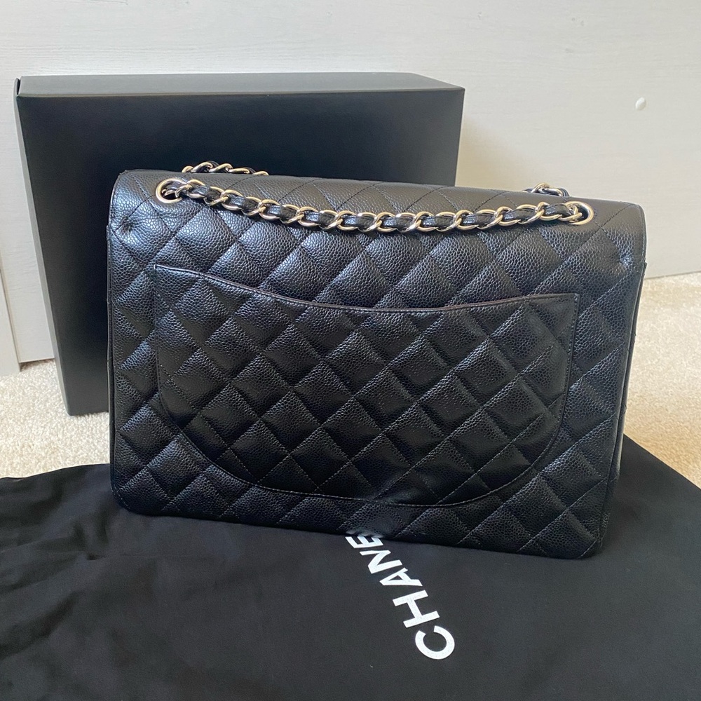 **AUTHENTIC CHANEL MAXI HANDBAG** - Picture 4 of 16